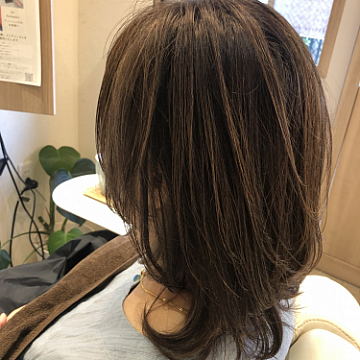 ハイライトで白髪を活かしてみましょう。